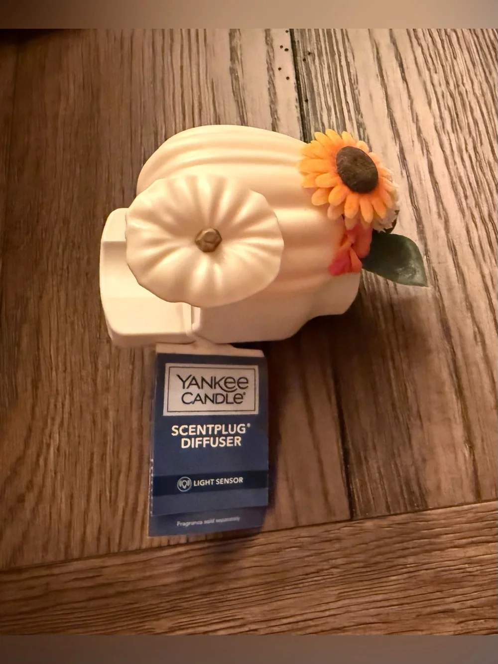 Yankee Candle Pumpkin Arrangement ScentPlug Light + Home Sweet Home Refill